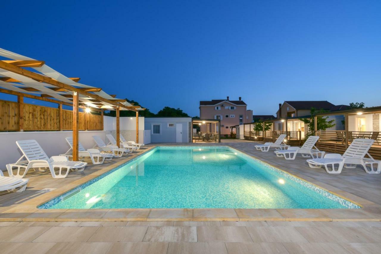 Bungalov Medanic - Private Pool Privlaka  Exteriör bild