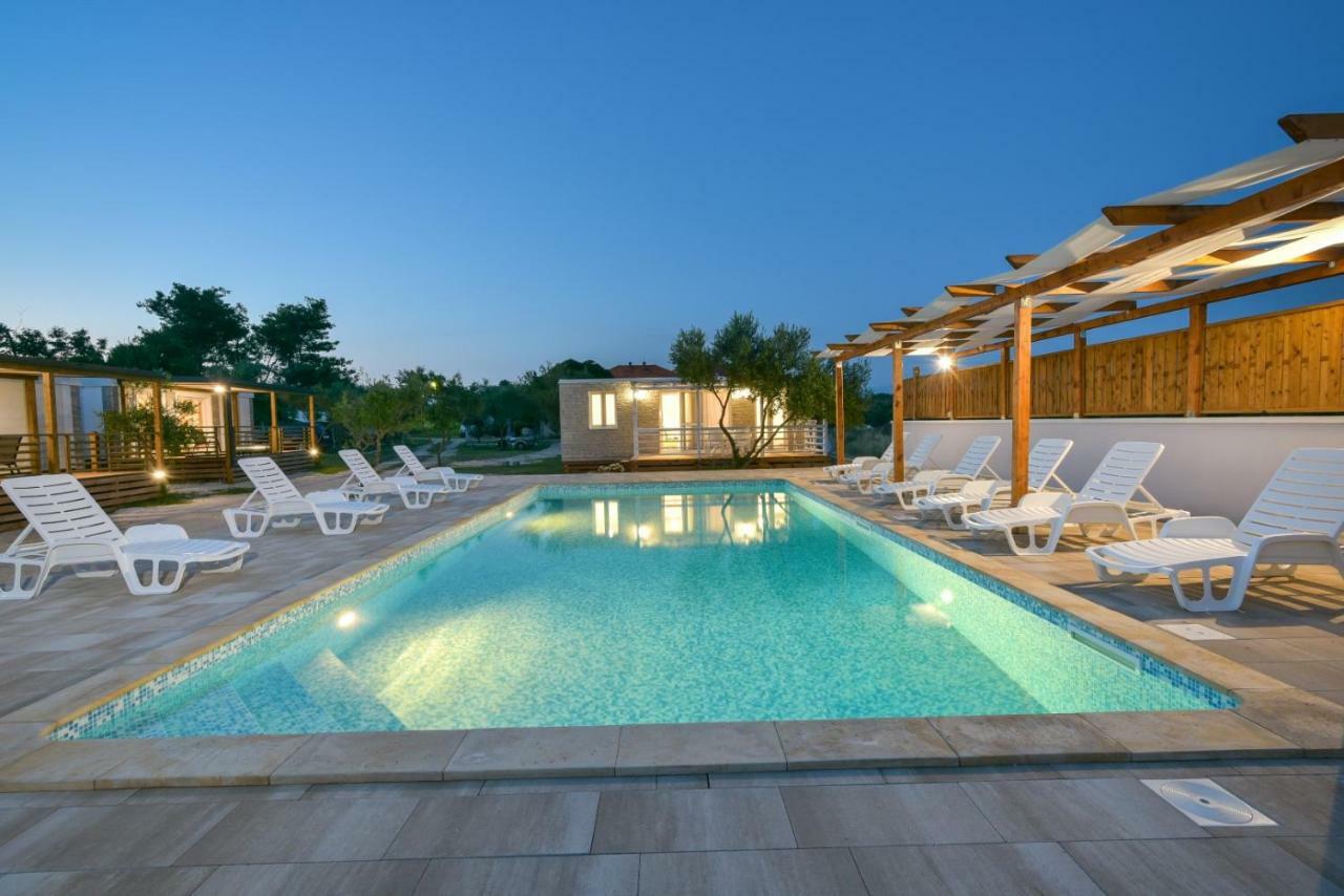 Bungalov Medanic - Private Pool Privlaka  Exteriör bild
