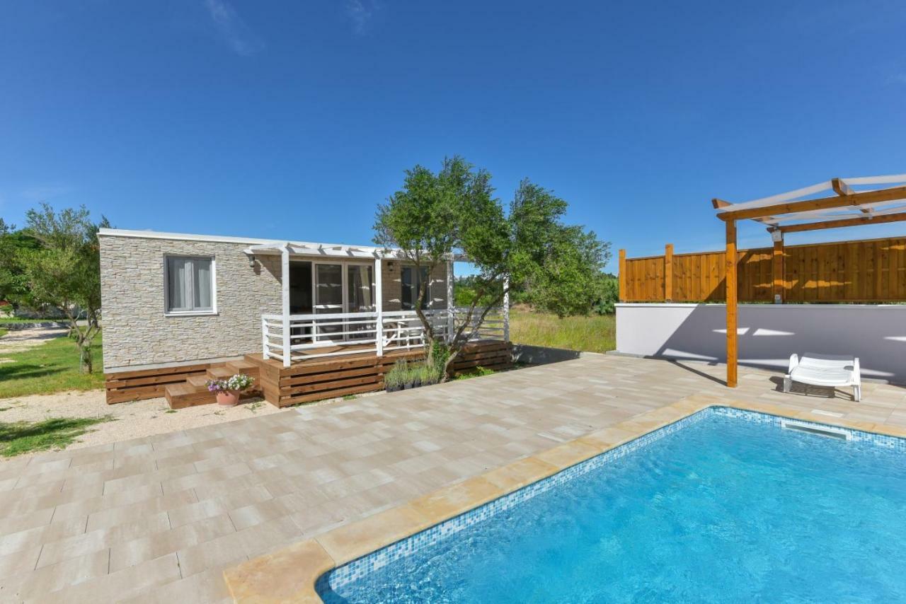 Bungalov Medanic - Private Pool Privlaka  Exteriör bild