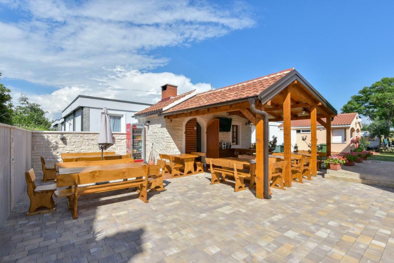 Bungalov Medanic - Private Pool Privlaka  Exteriör bild
